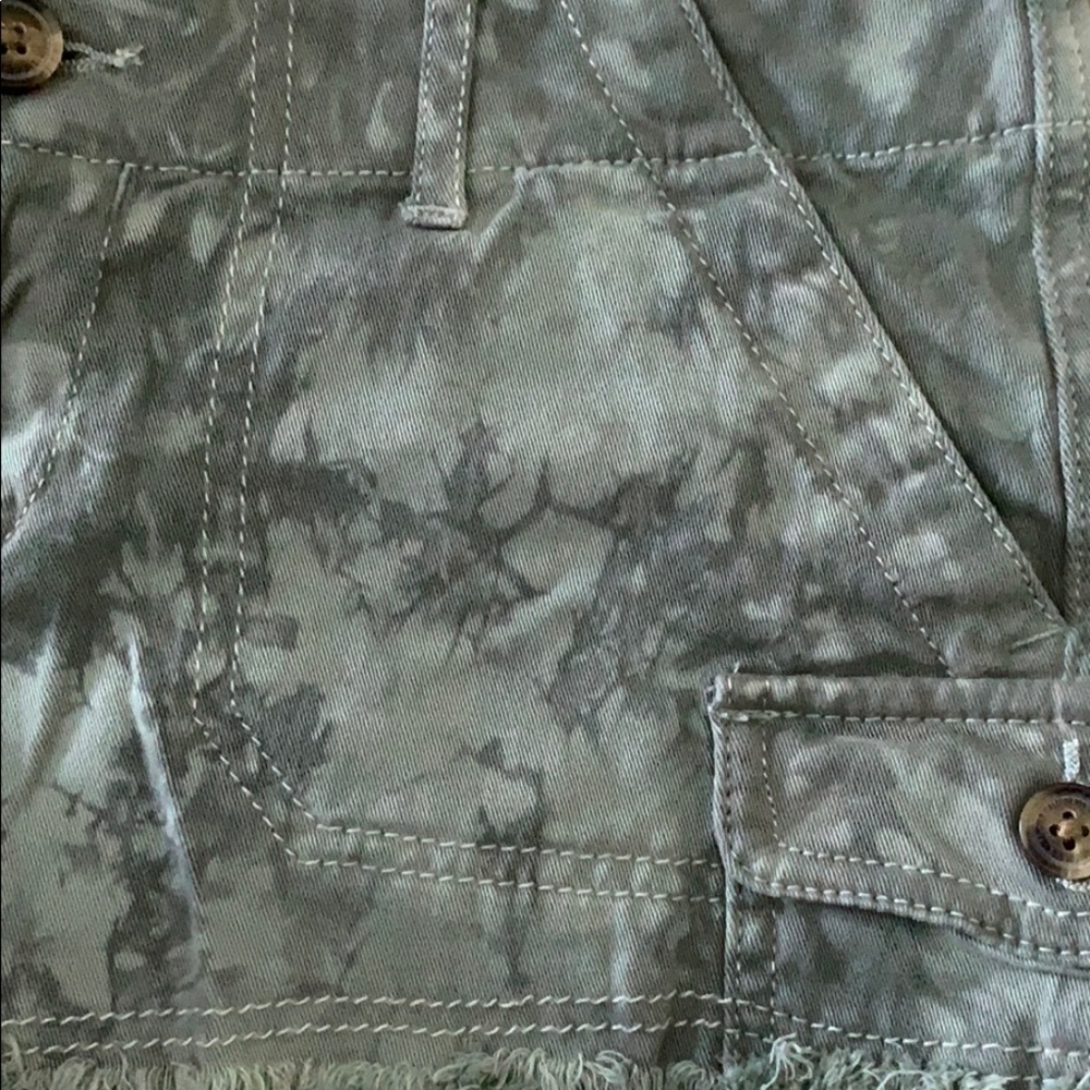 Hollister olive tie dye shorts - Picture 2 of 5